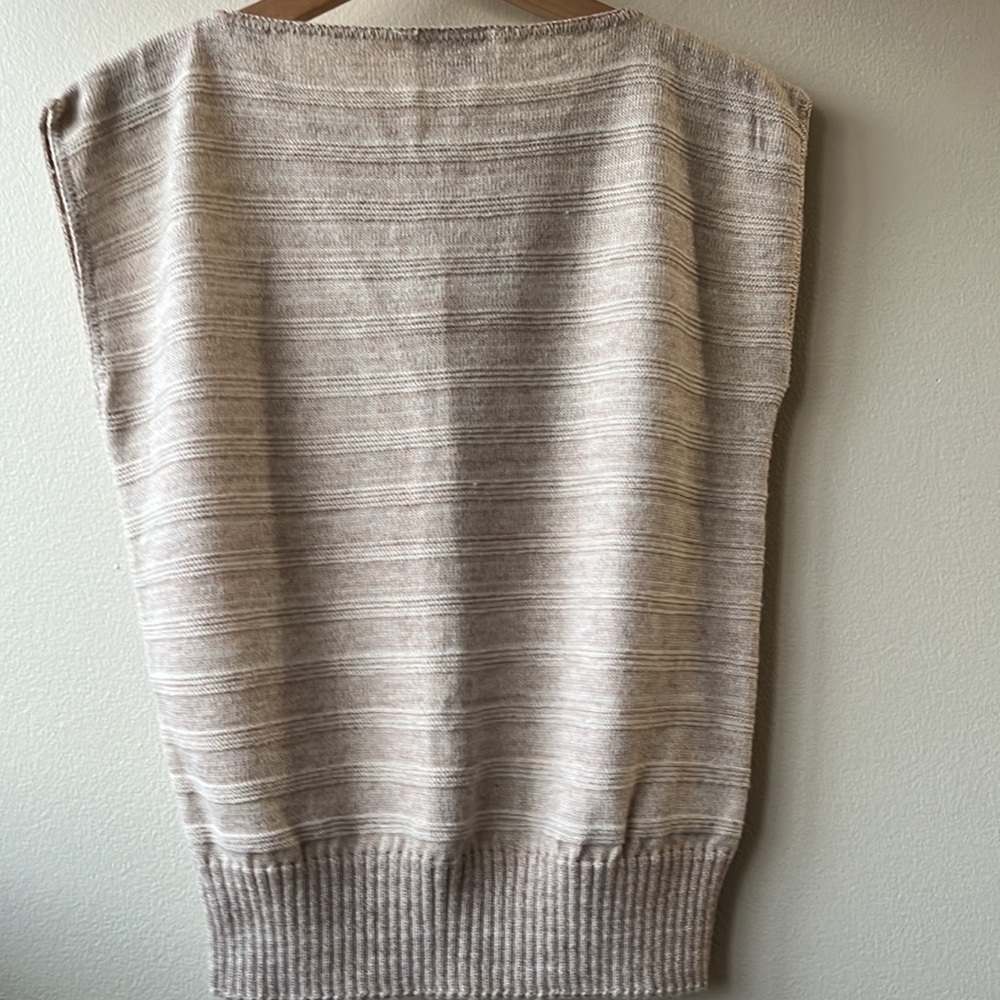 VTG Keneth too! Sleeveless Sweater - Picture 6 of 6